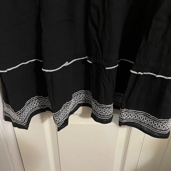 Torrid Womens NWT Black White Babydoll Crinkle Gauze Embroidered Tiered Top 3X - Picture 5 of 11